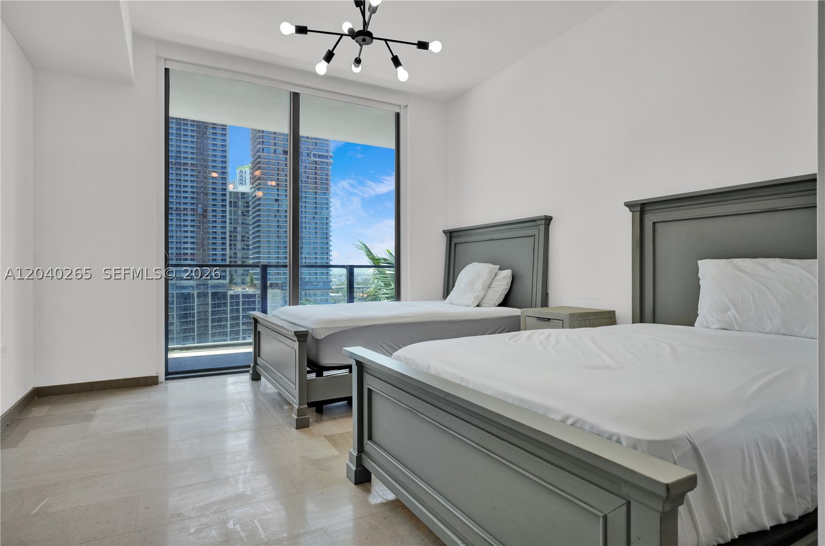 68 SE 6th St #1004, Miami FL 33131