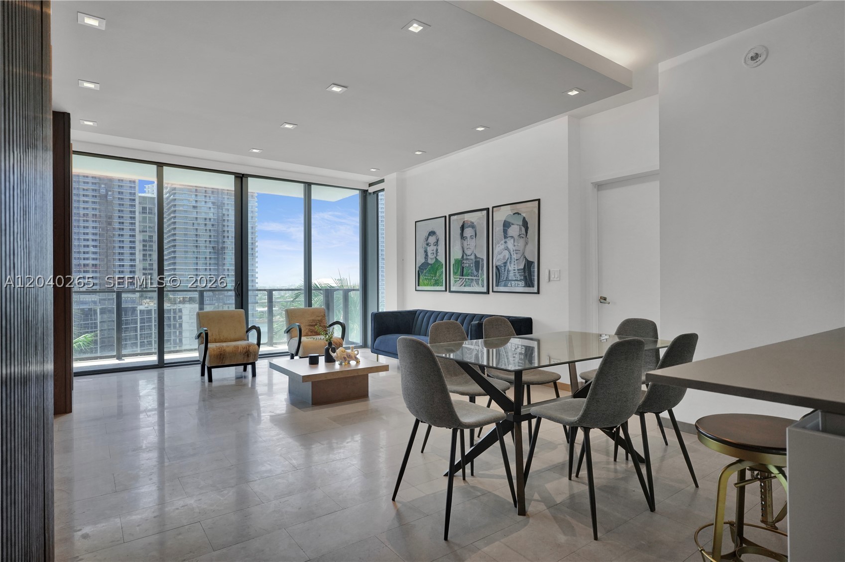 68 SE 6th St #1004, Miami FL 33131