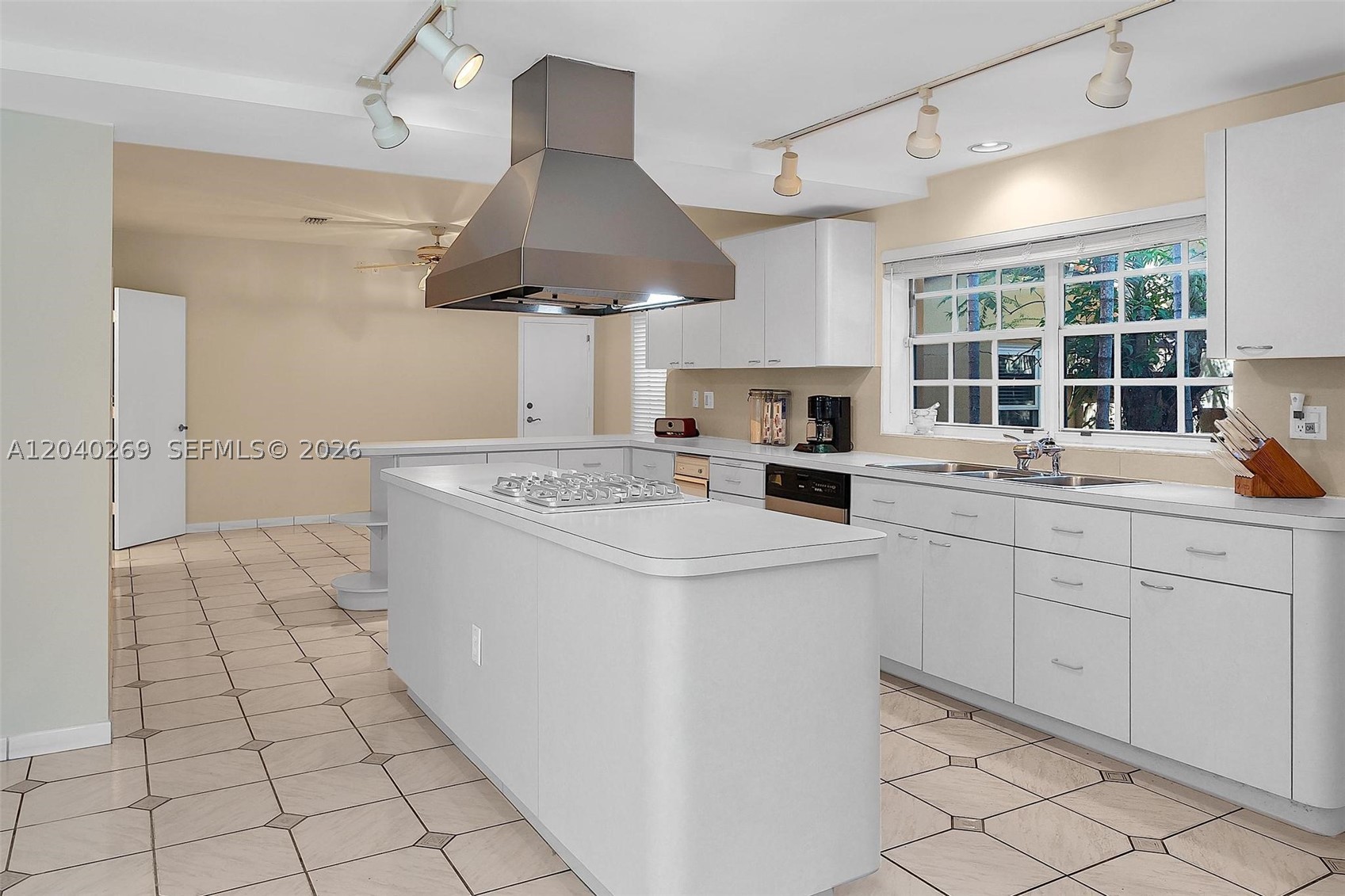 5309 Alton Rd, Miami Beach FL 33140