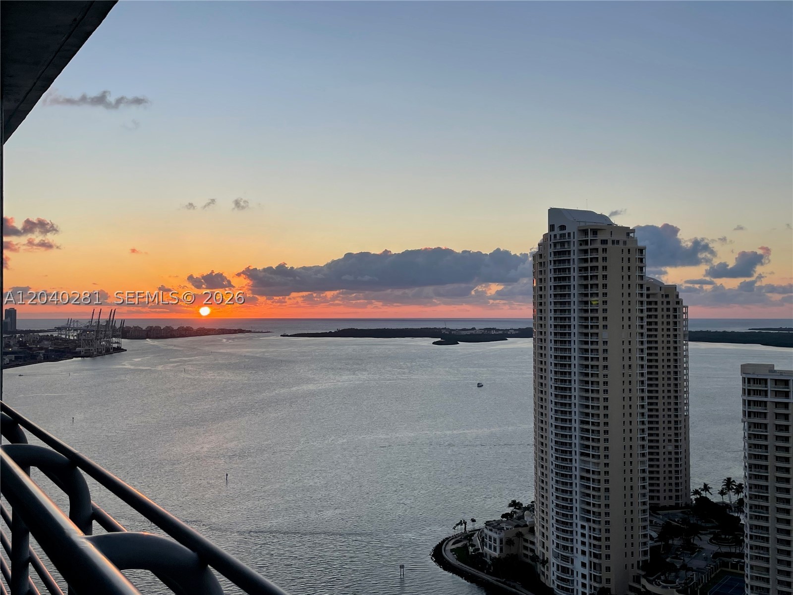 325 S Biscayne Blvd #3821, Miami FL 33131