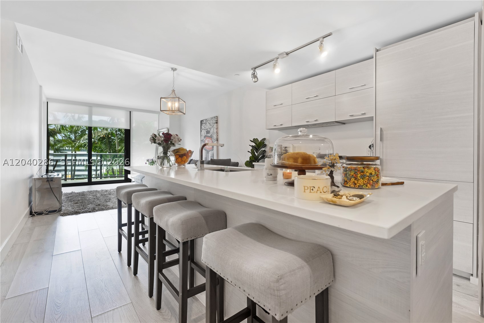 650 NE 32nd St #703, Miami FL 33137
