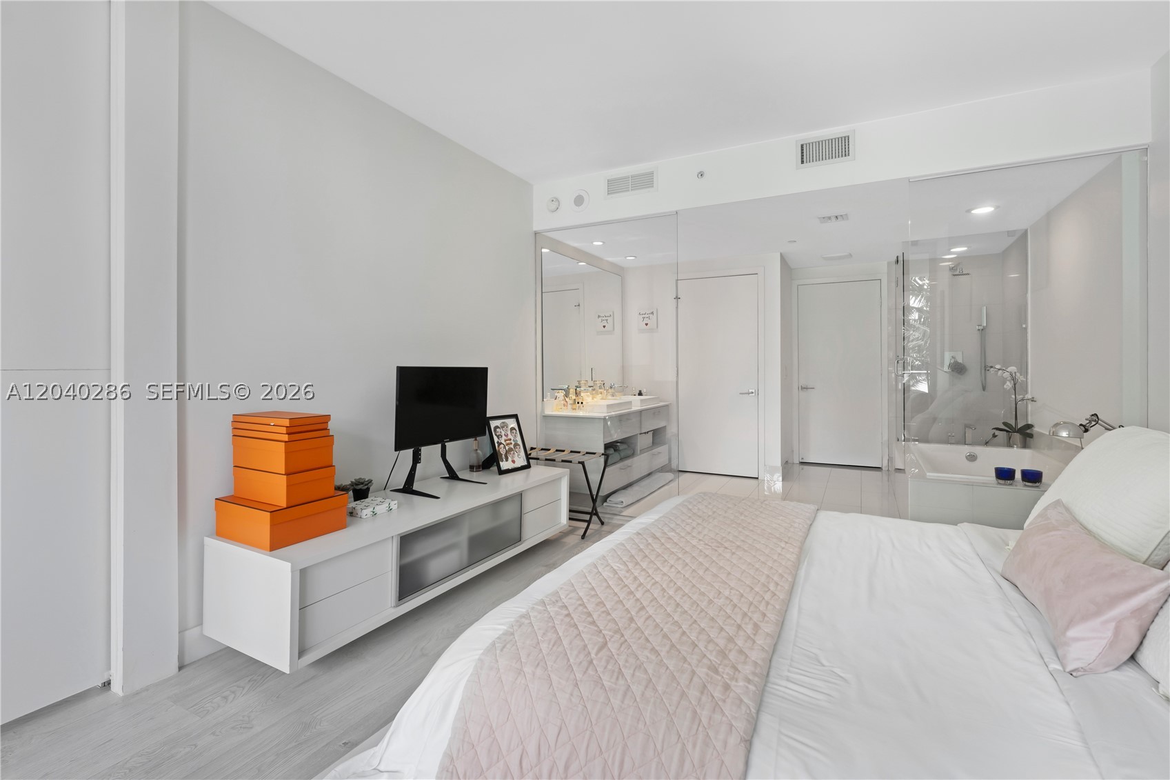 650 NE 32nd St #703, Miami FL 33137