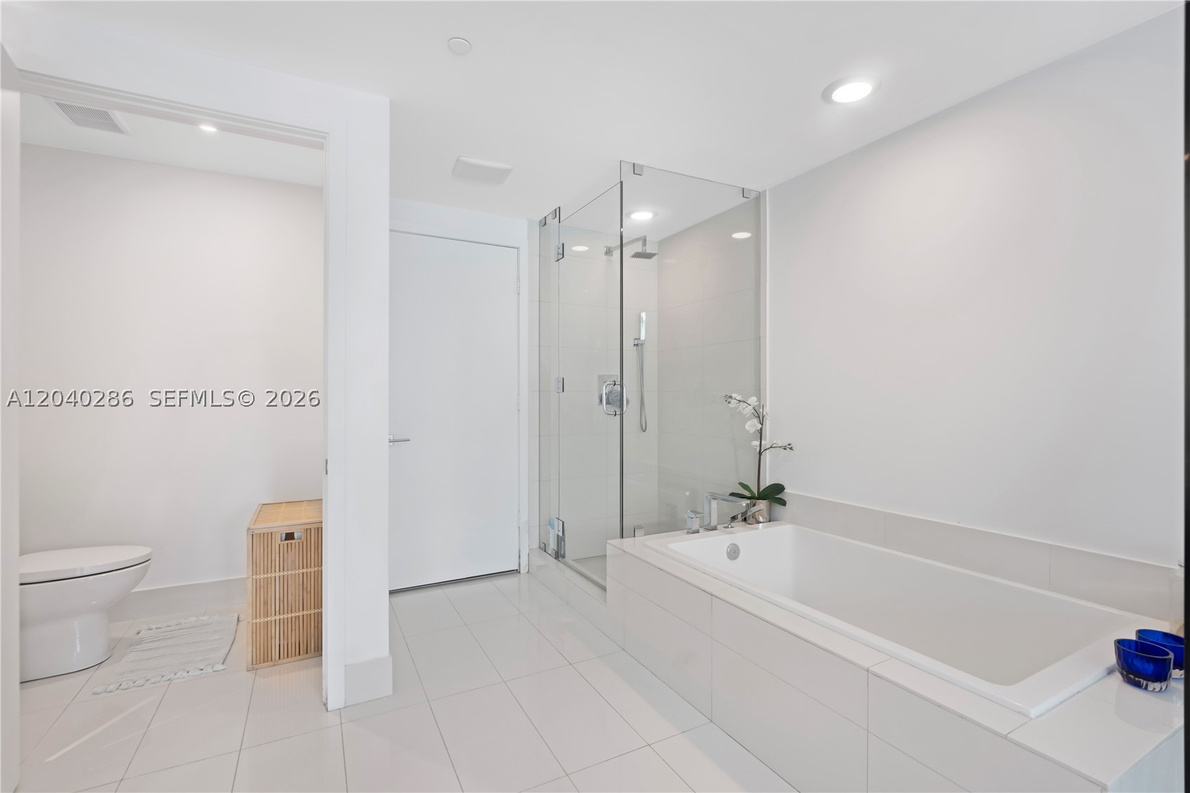 650 NE 32nd St #703, Miami FL 33137