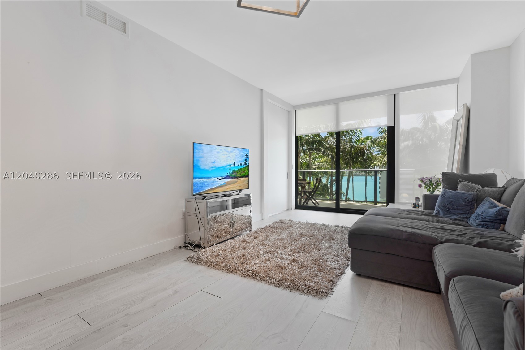 650 NE 32nd St #703, Miami FL 33137