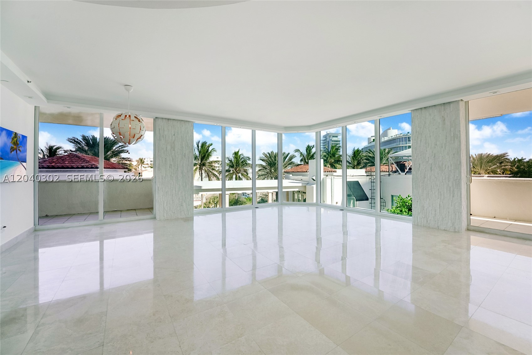 300 S Pointe Dr #405, Miami Beach FL 33139