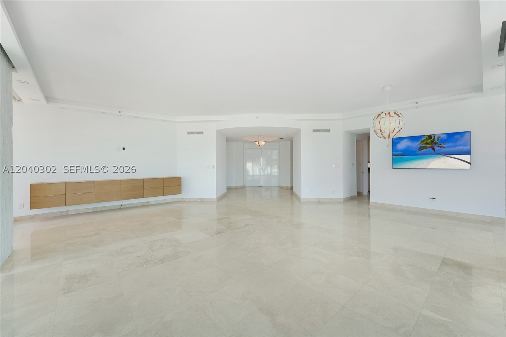 300 S Pointe Dr #405, Miami Beach FL 33139
