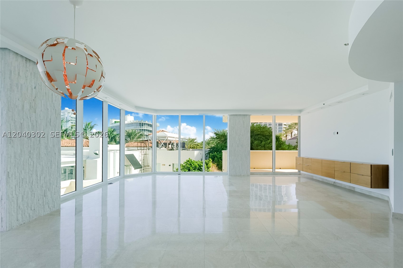 300 S Pointe Dr #405, Miami Beach FL 33139