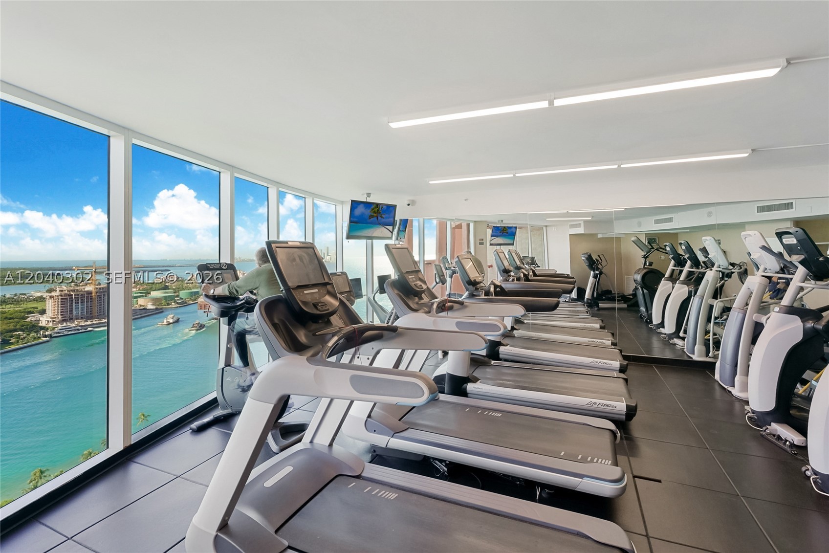 300 S Pointe Dr #405, Miami Beach FL 33139