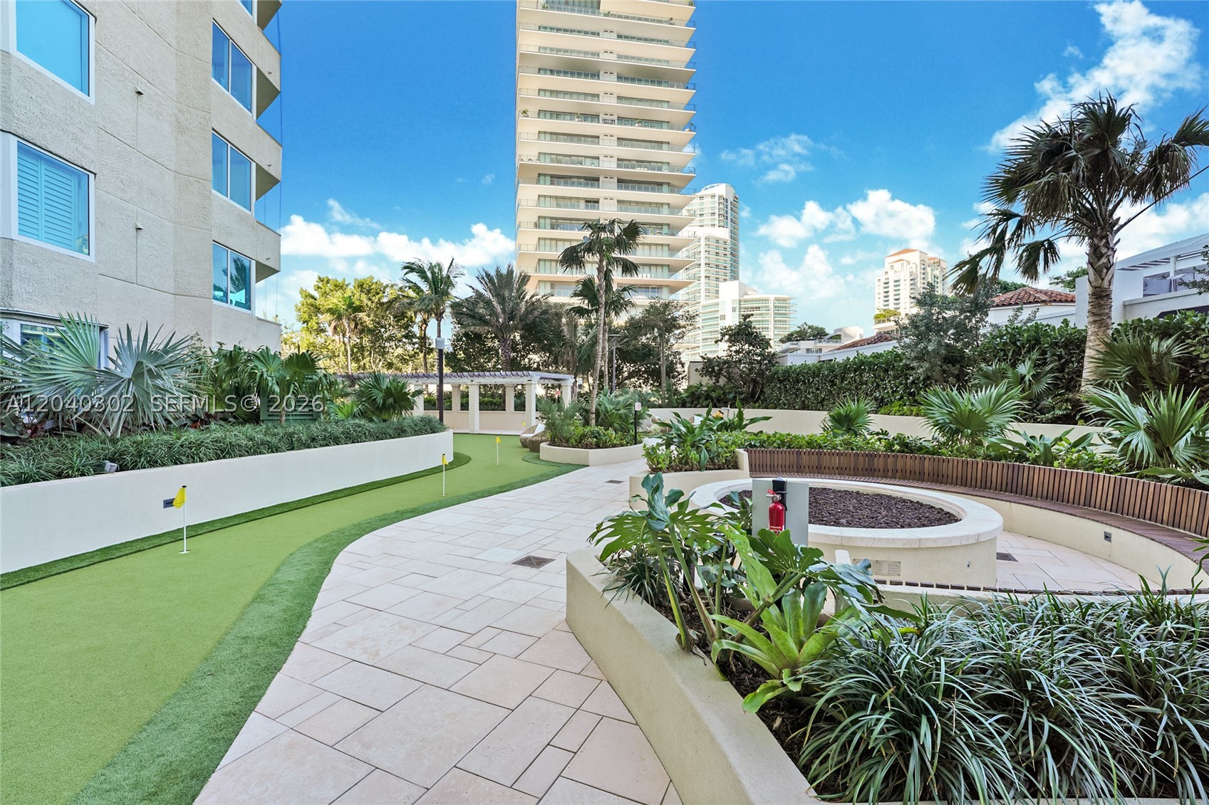 300 S Pointe Dr #405, Miami Beach FL 33139