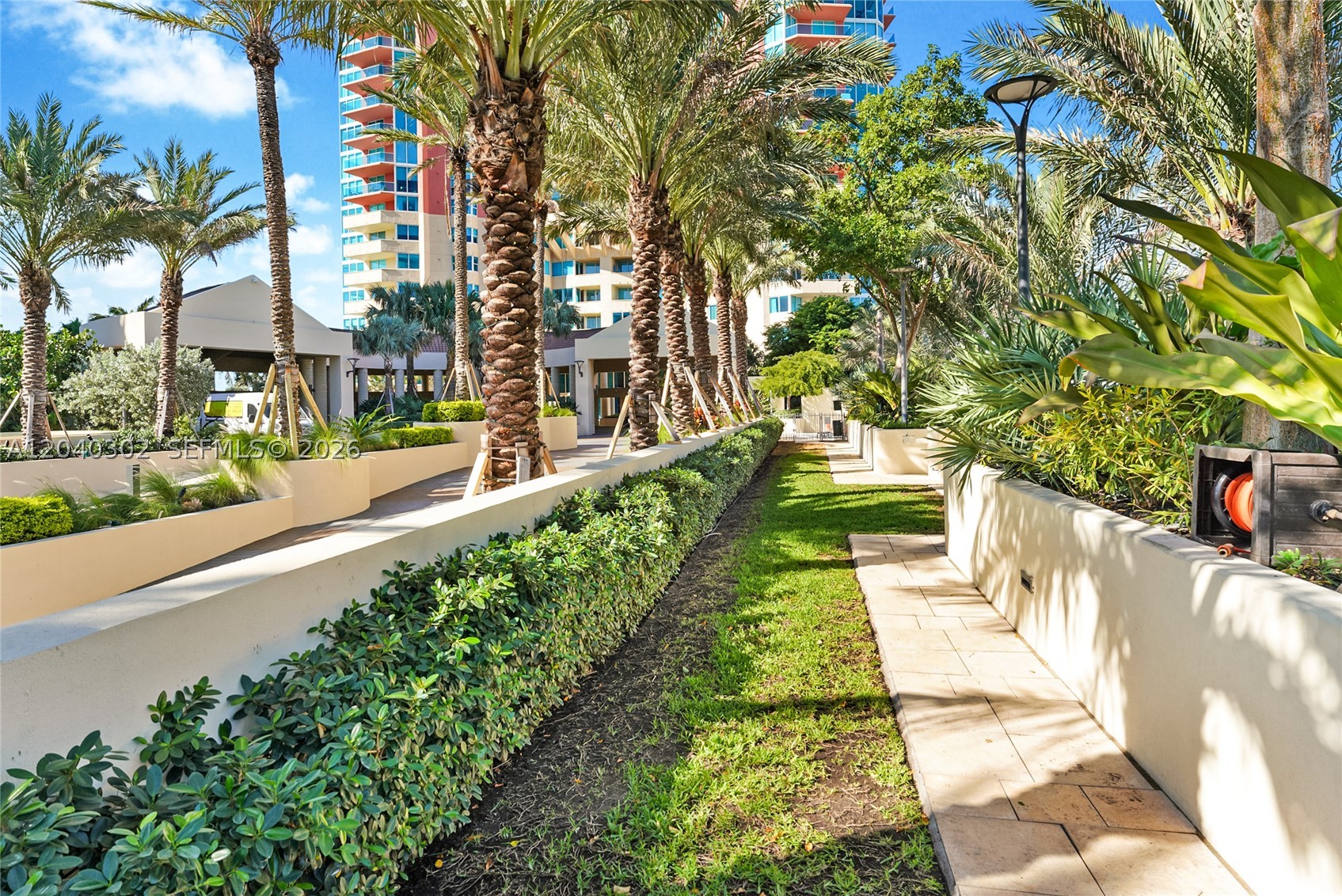 300 S Pointe Dr #405, Miami Beach FL 33139