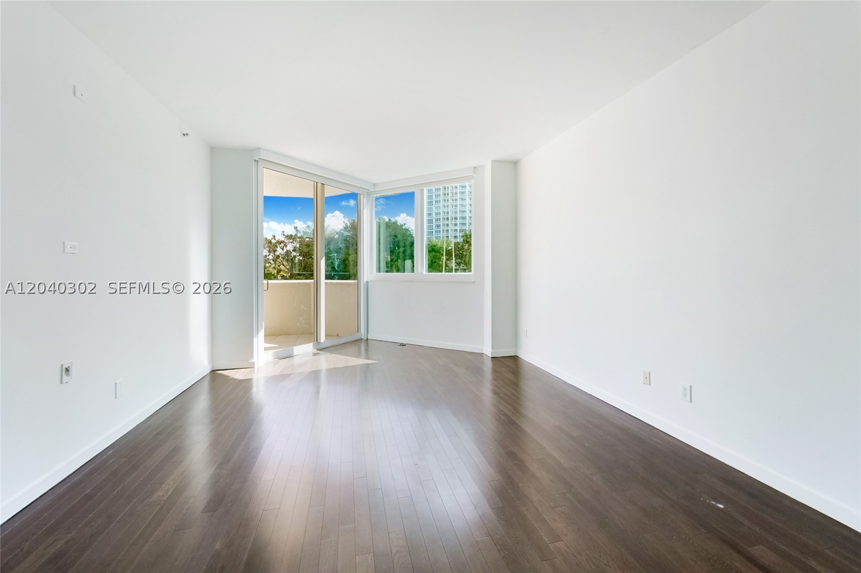 300 S Pointe Dr #405, Miami Beach FL 33139