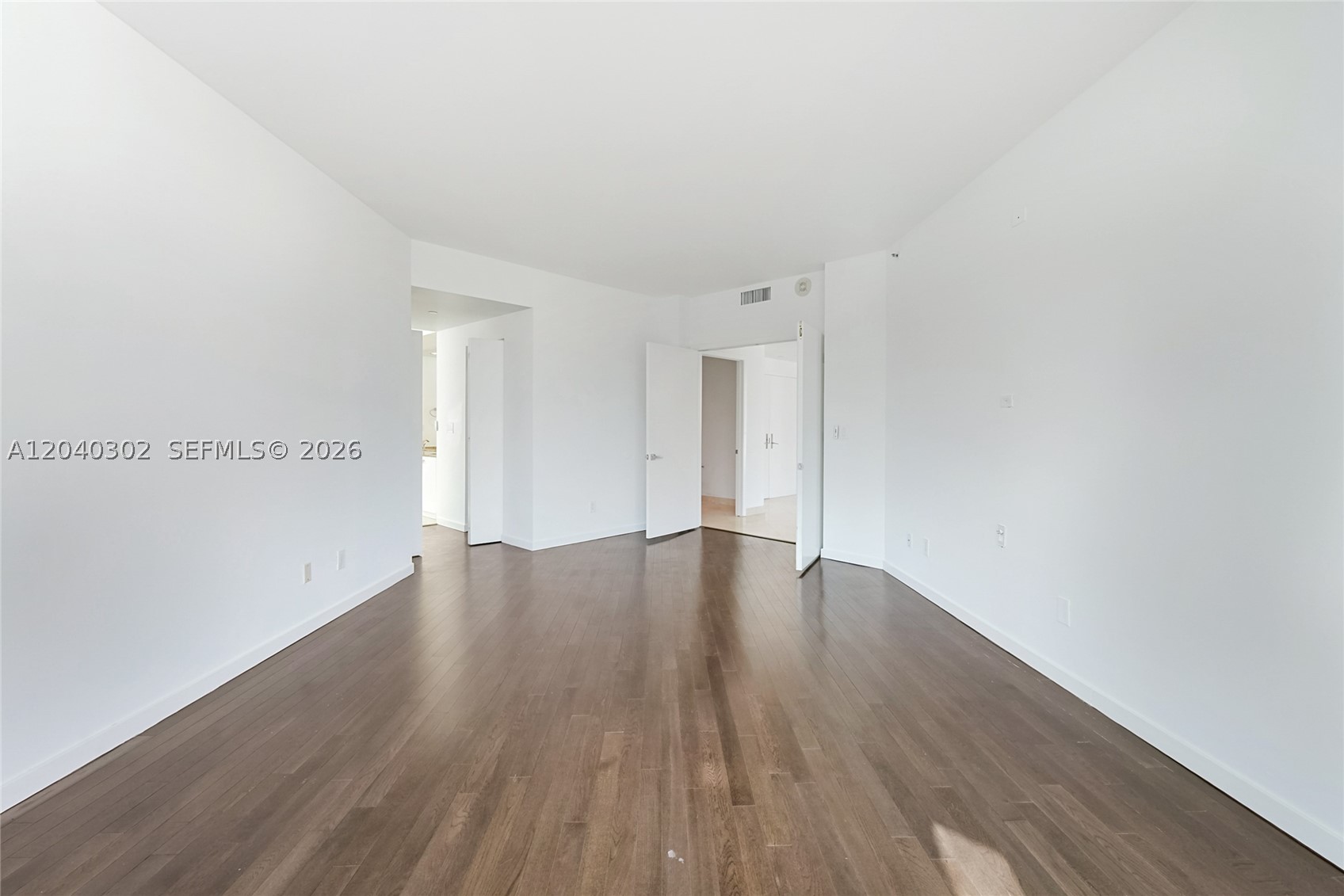 300 S Pointe Dr #405, Miami Beach FL 33139