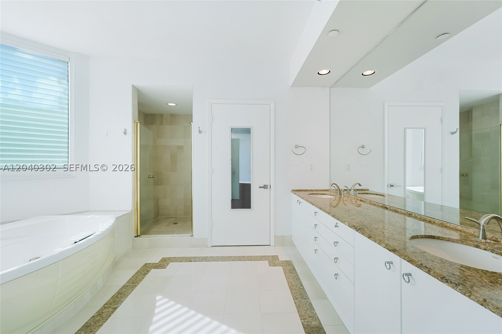 300 S Pointe Dr #405, Miami Beach FL 33139