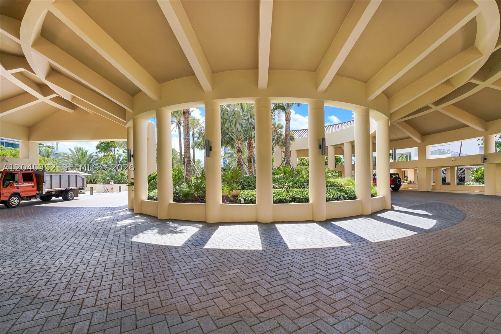 300 S Pointe Dr #405, Miami Beach FL 33139