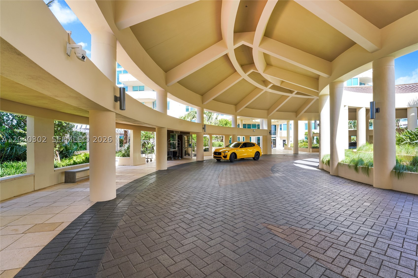 300 S Pointe Dr #405, Miami Beach FL 33139