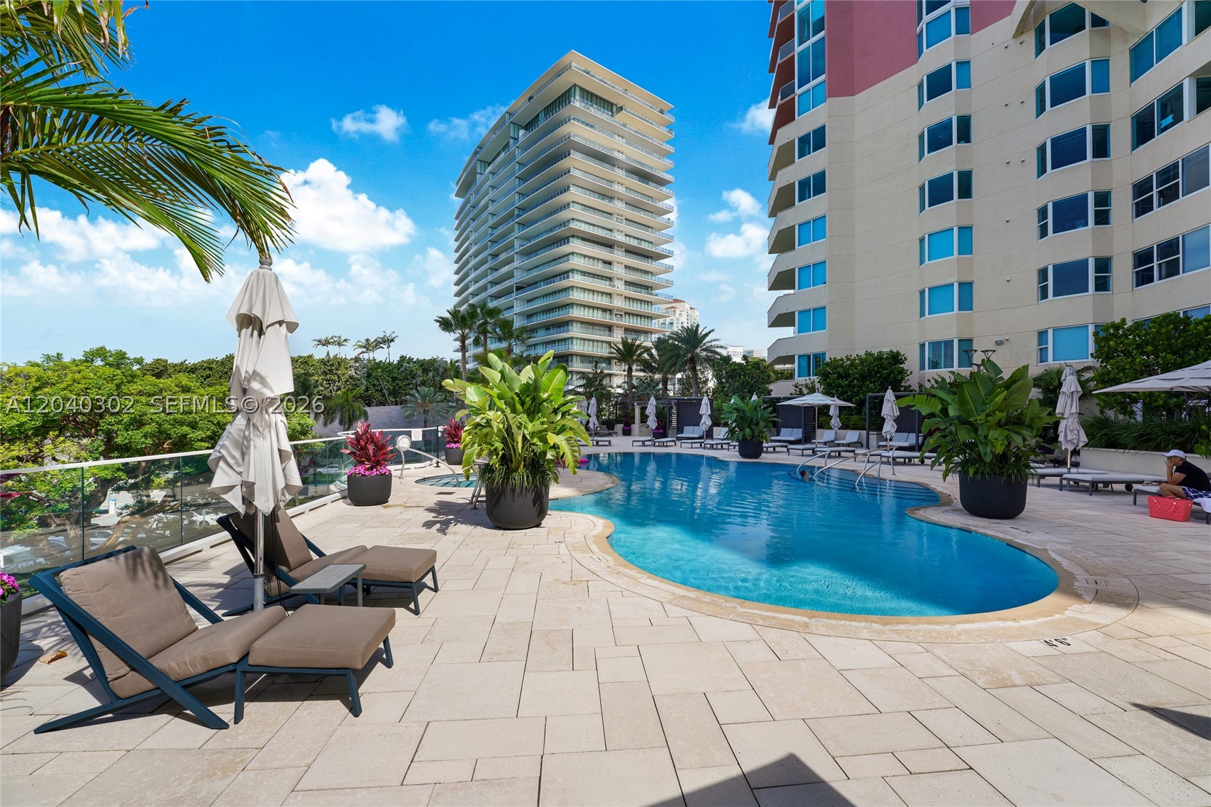 300 S Pointe Dr #405, Miami Beach FL 33139