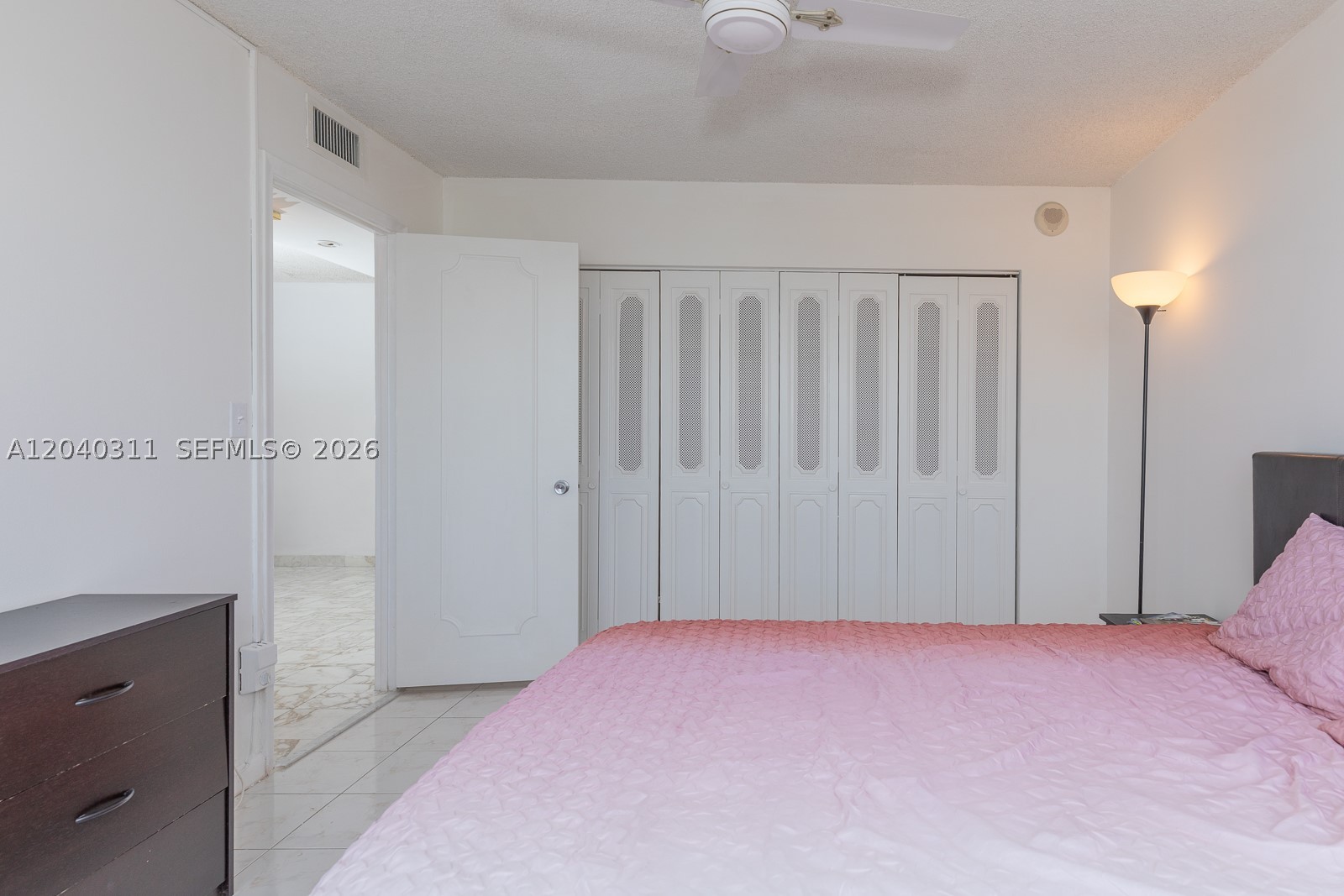 137 Golden Isles Dr #809, Hallandale Beach FL 33009