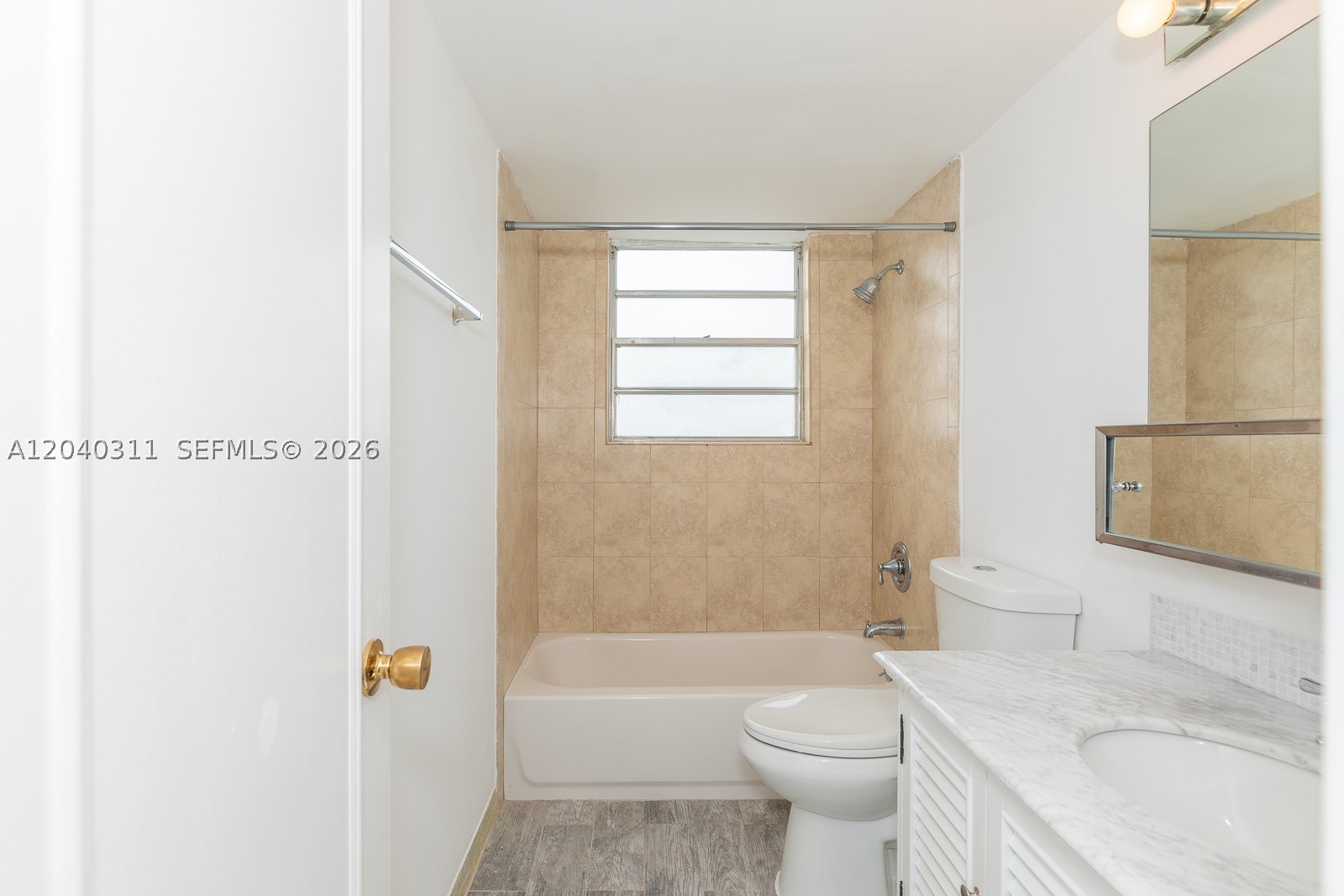 137 Golden Isles Dr #809, Hallandale Beach FL 33009