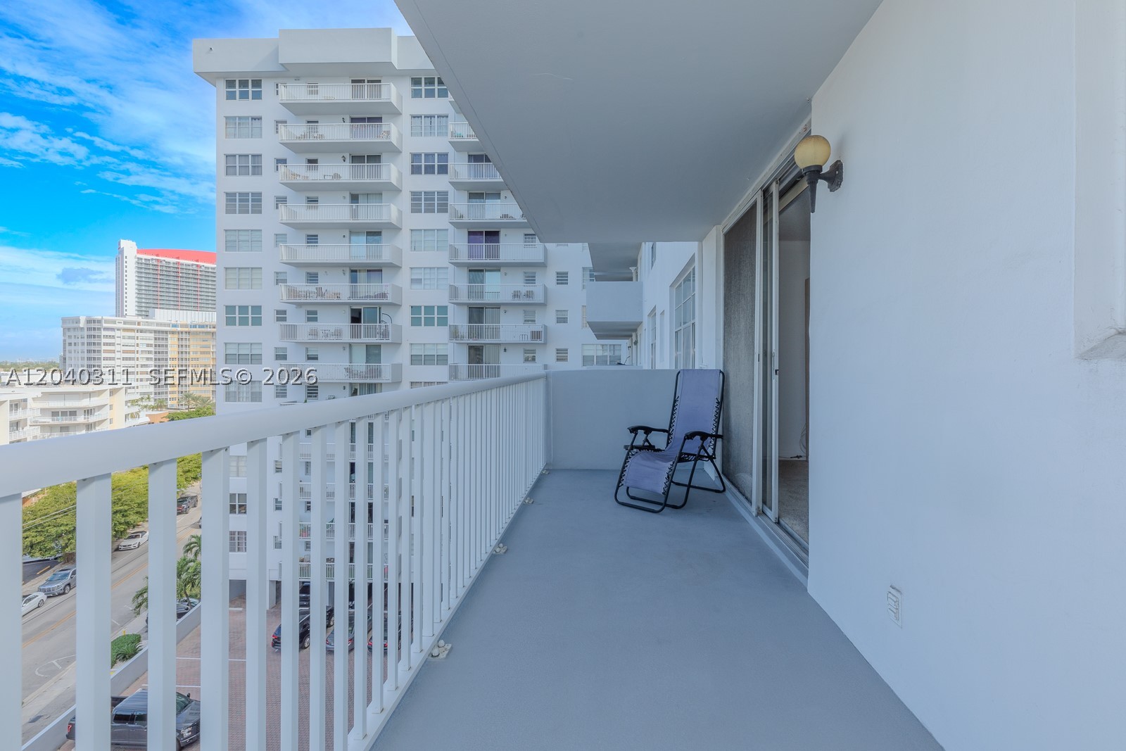 137 Golden Isles Dr #809, Hallandale Beach FL 33009