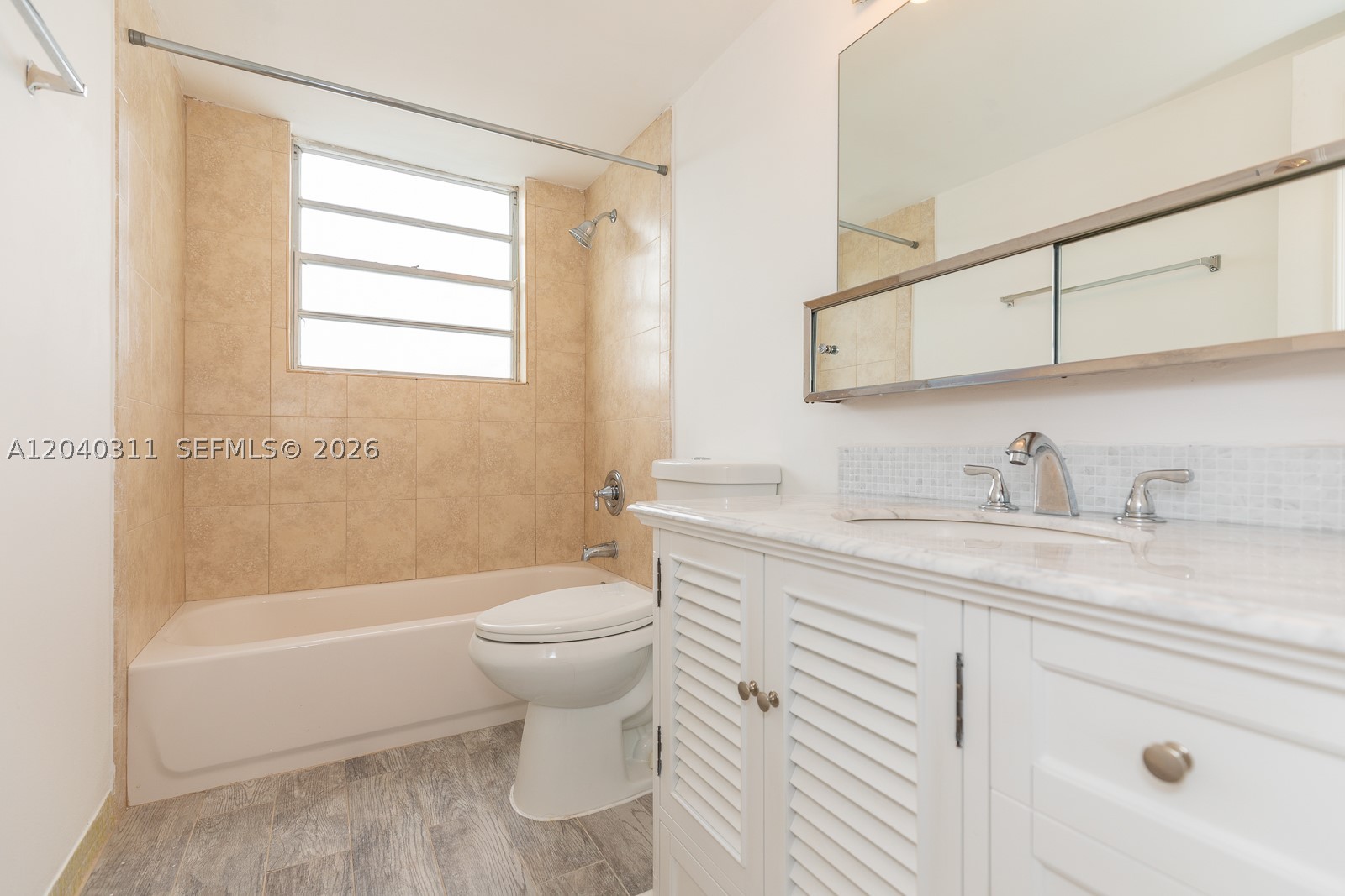 137 Golden Isles Dr #809, Hallandale Beach FL 33009