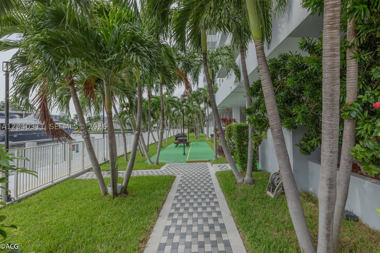 137 Golden Isles Dr #809, Hallandale Beach FL 33009