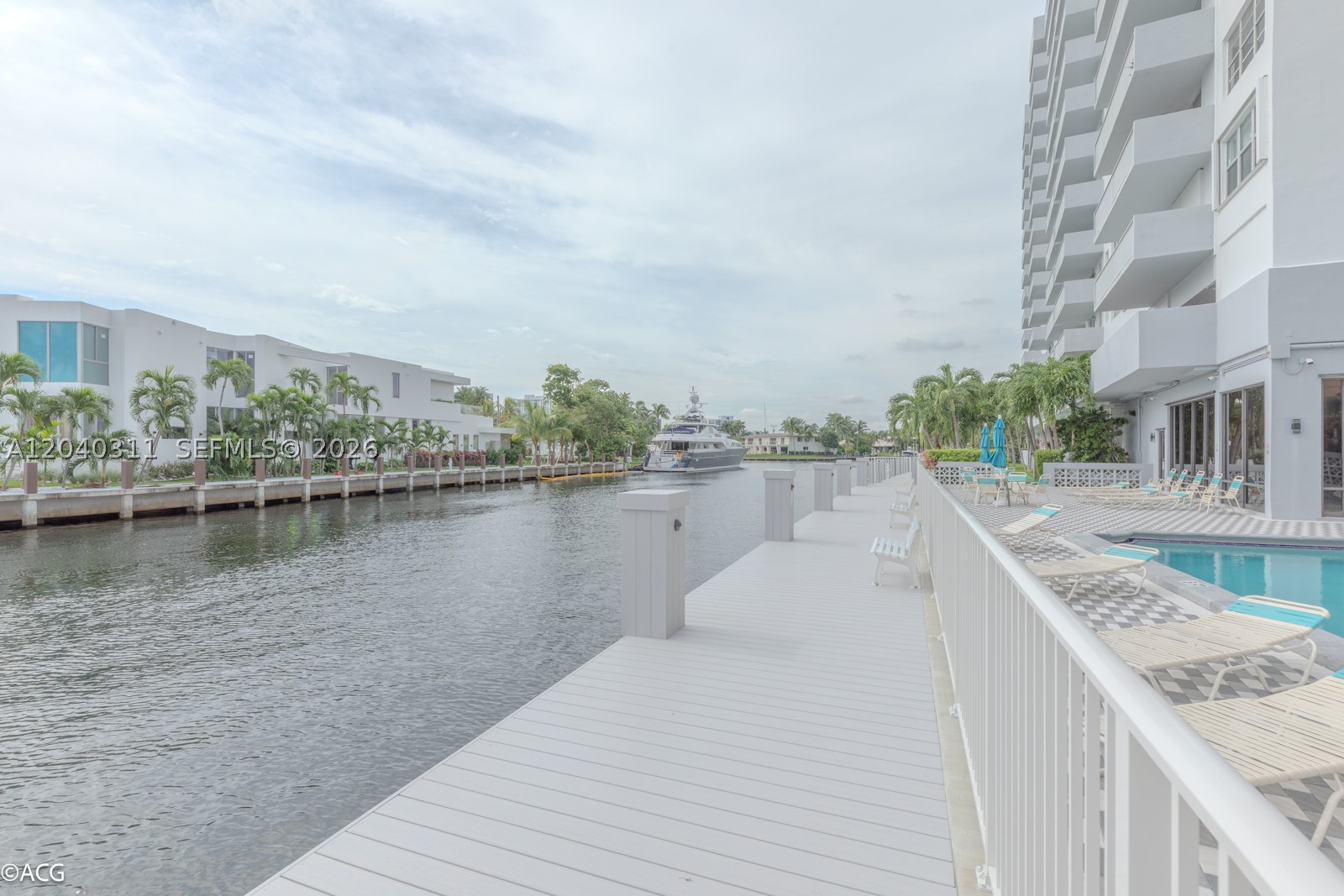 137 Golden Isles Dr #809, Hallandale Beach FL 33009