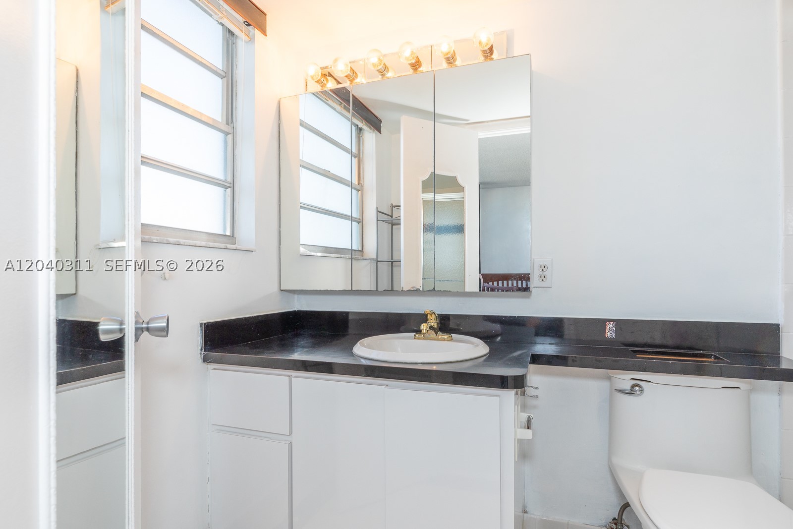 137 Golden Isles Dr #809, Hallandale Beach FL 33009