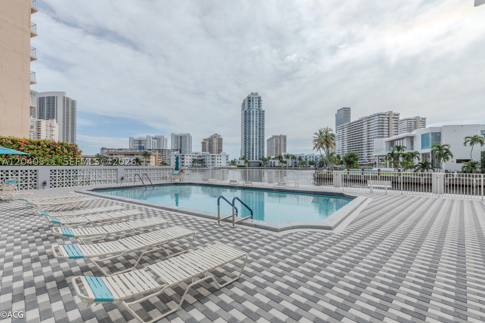 137 Golden Isles Dr #809, Hallandale Beach FL 33009