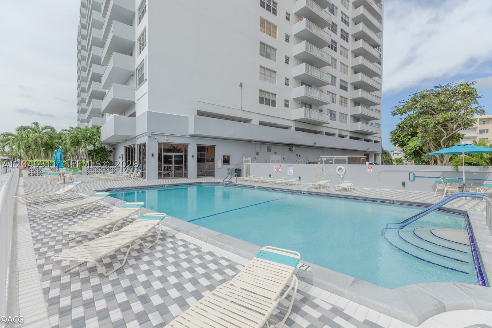 137 Golden Isles Dr #809, Hallandale Beach FL 33009