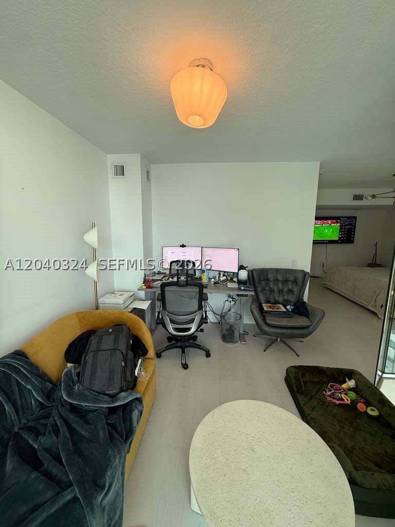 41 SE 5th St #1708, Miami FL 33131