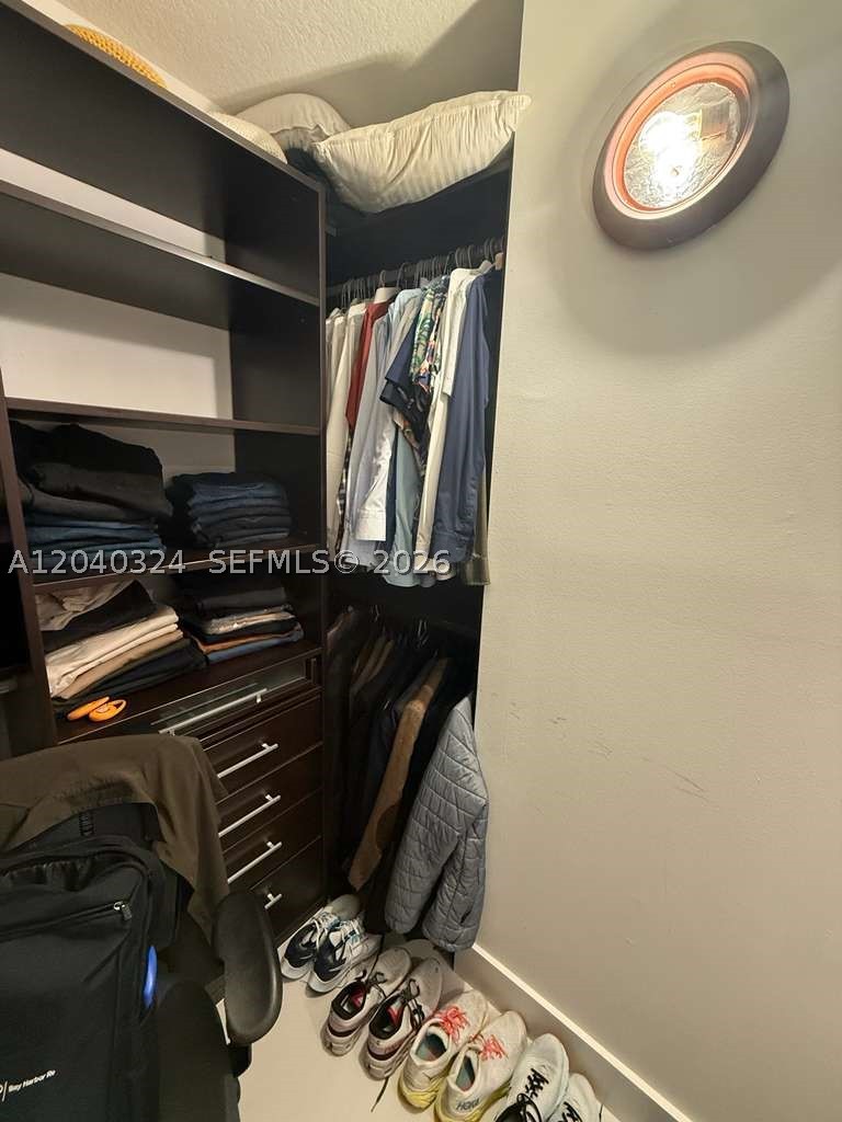 41 SE 5th St #1708, Miami FL 33131