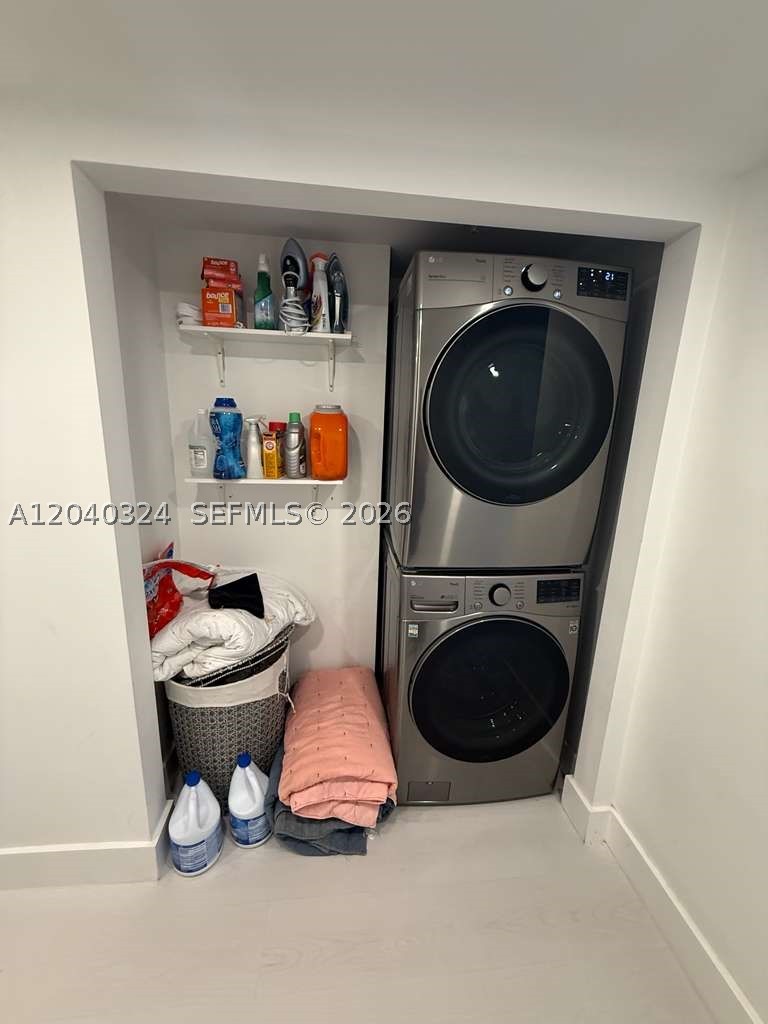 41 SE 5th St #1708, Miami FL 33131