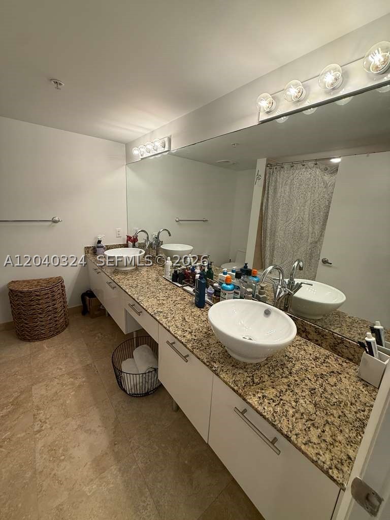 41 SE 5th St #1708, Miami FL 33131