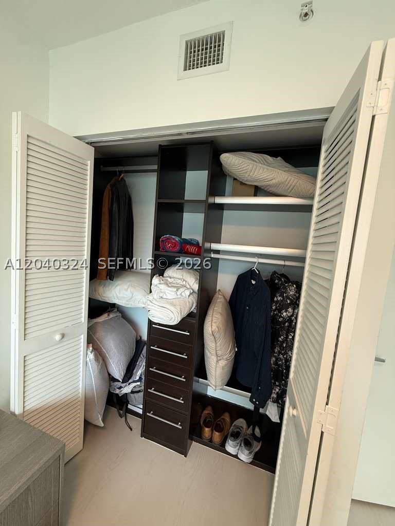 41 SE 5th St #1708, Miami FL 33131