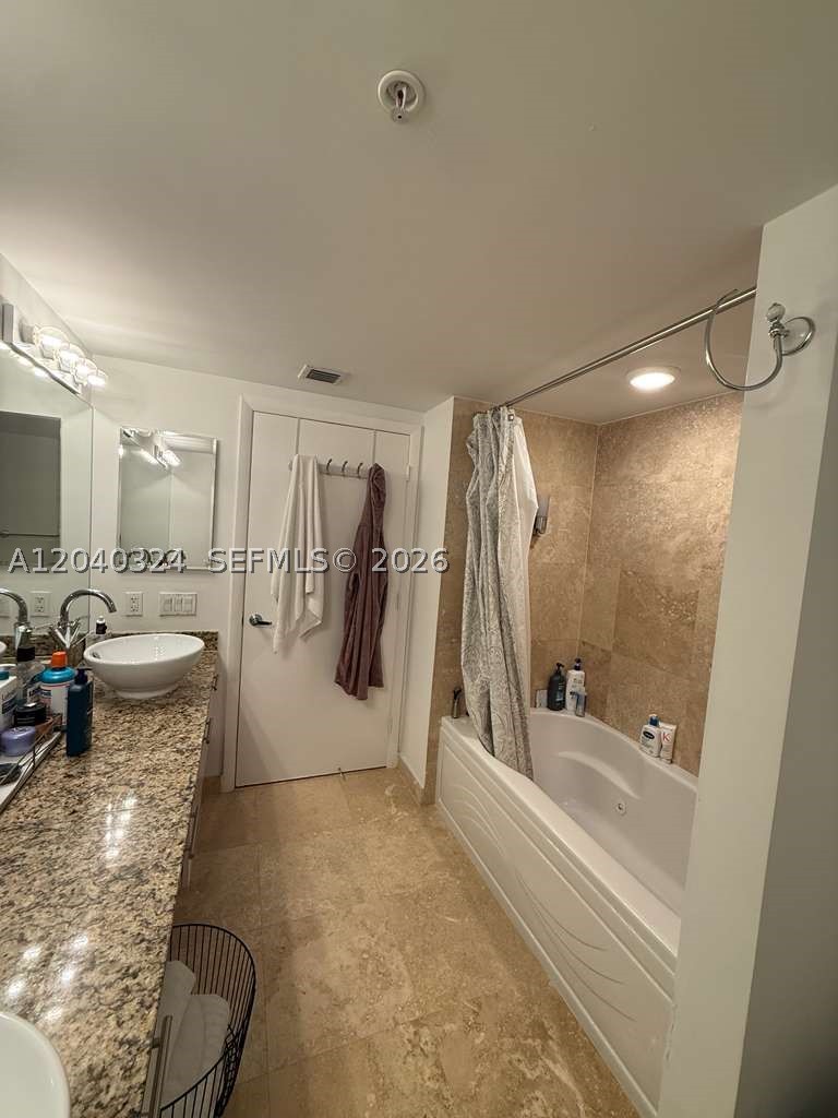 41 SE 5th St #1708, Miami FL 33131