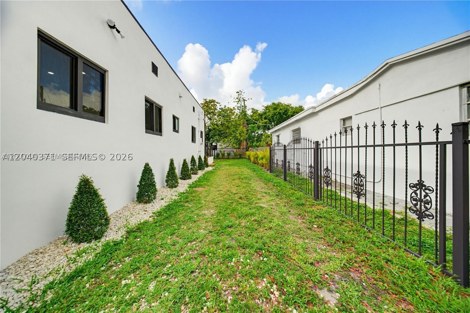 1021 NW 48th St, Miami FL 33127