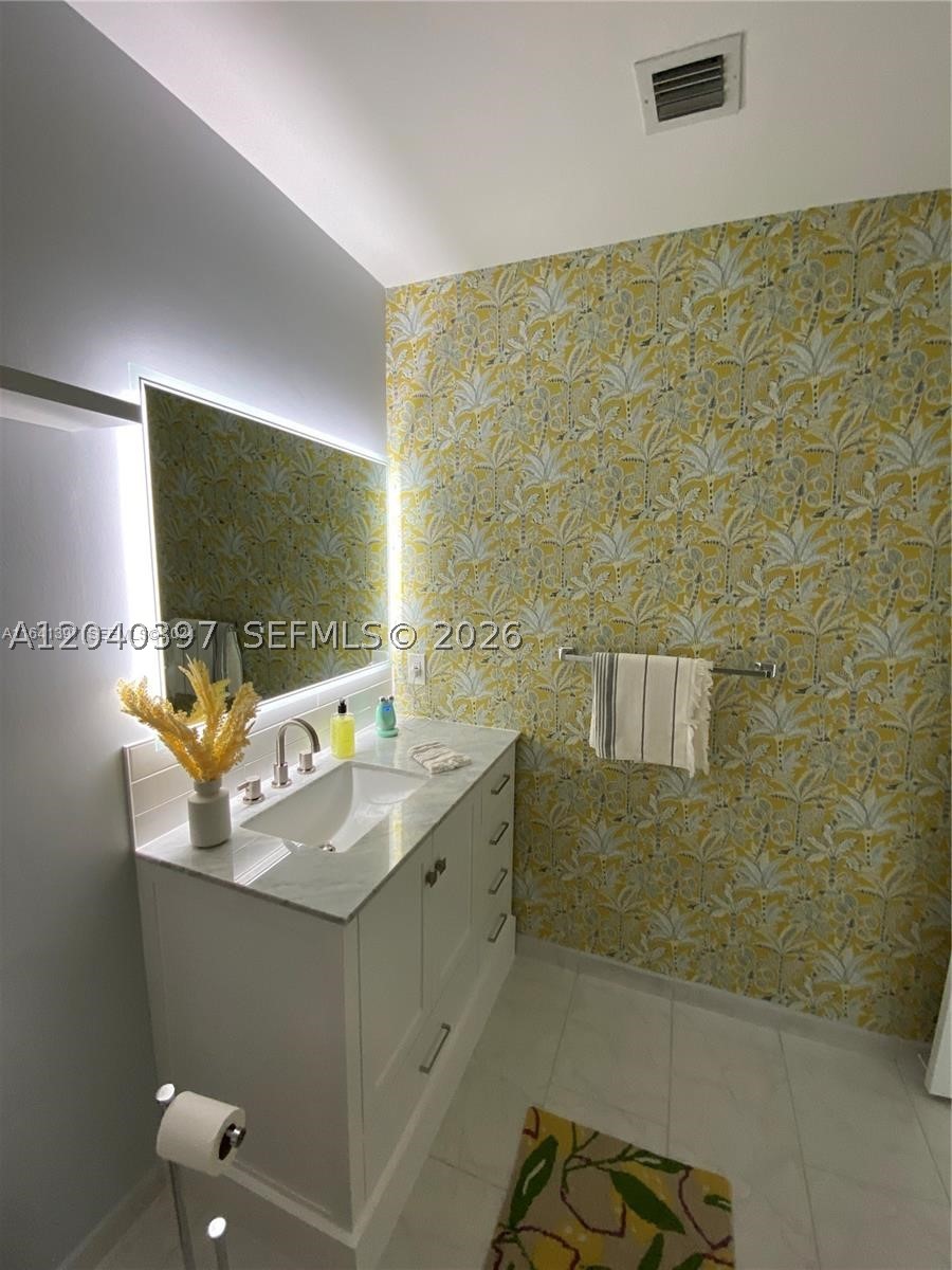 133 NE 2nd Ave #915, Miami FL 33132