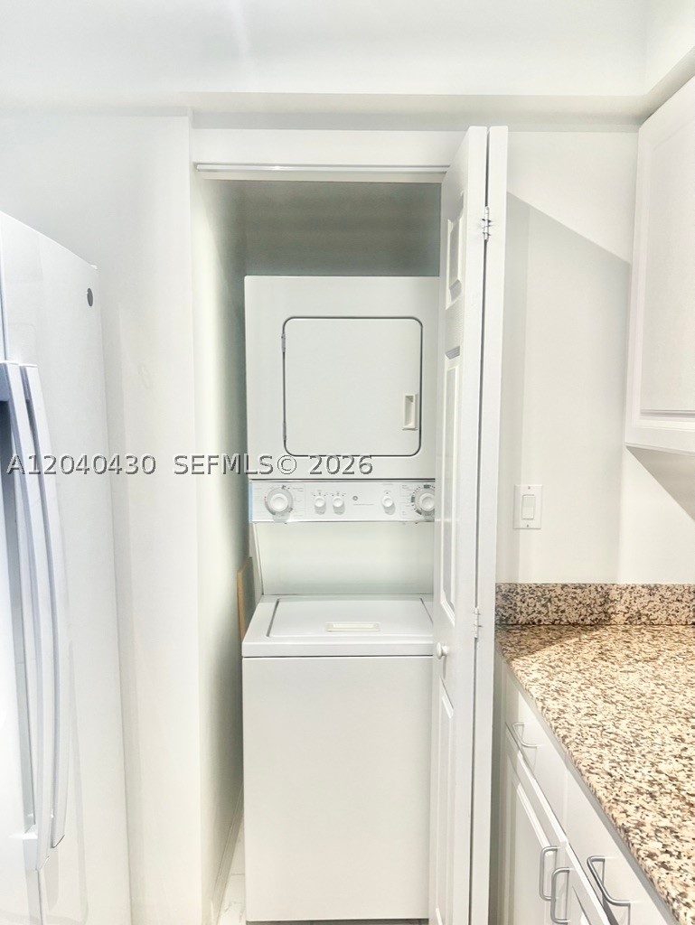 1155 BRICKELL BAY DR #807, Miami FL 33131