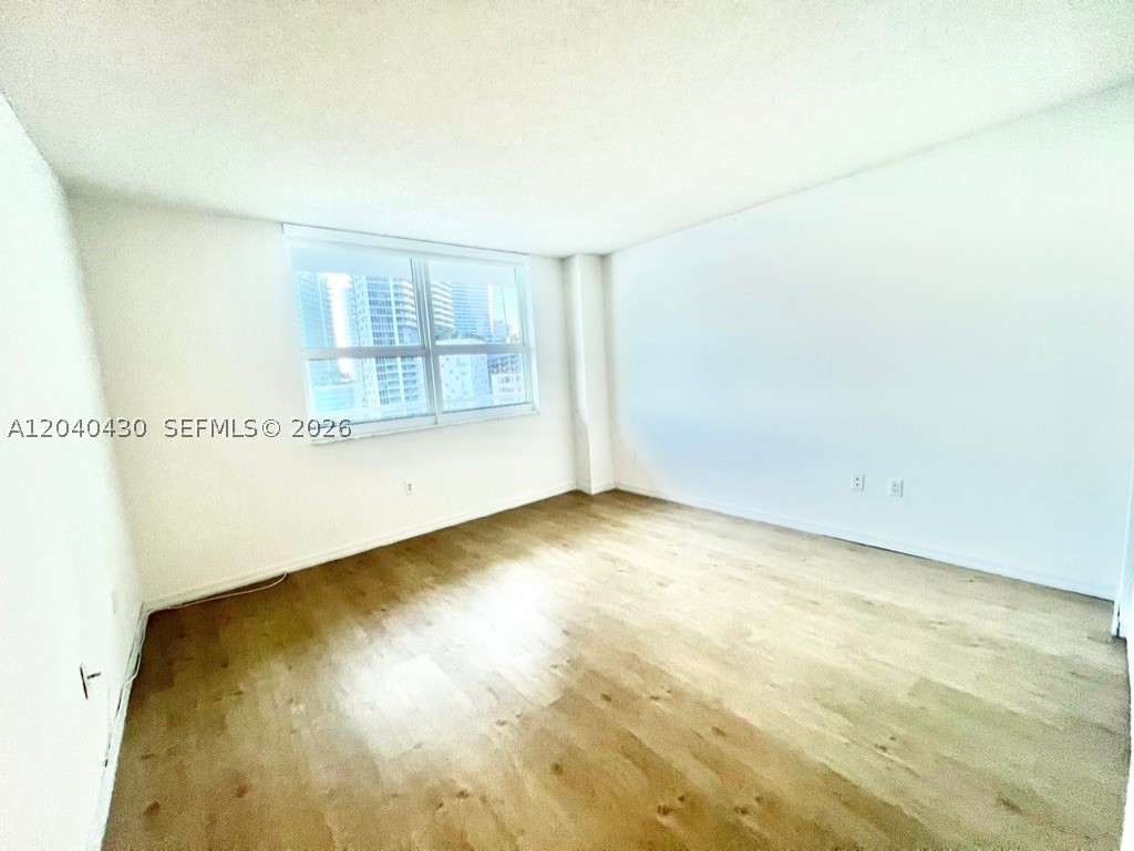 1155 BRICKELL BAY DR #807, Miami FL 33131