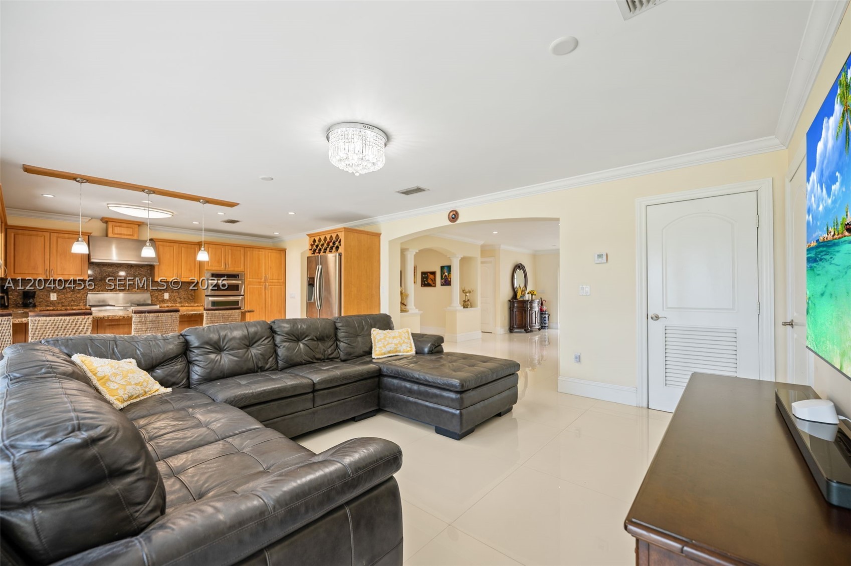 6185 W 10th Ave, Hialeah FL 33012