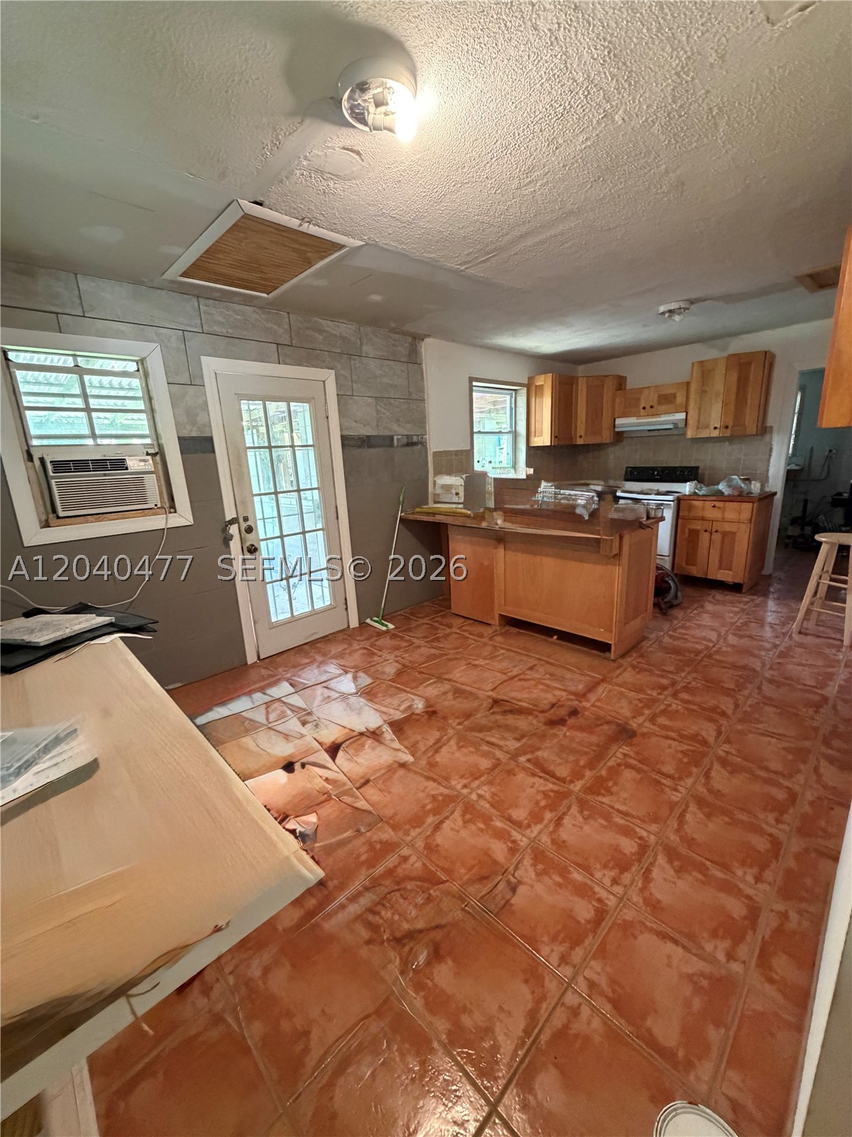 9110 SW 44th St, Miami FL 33165