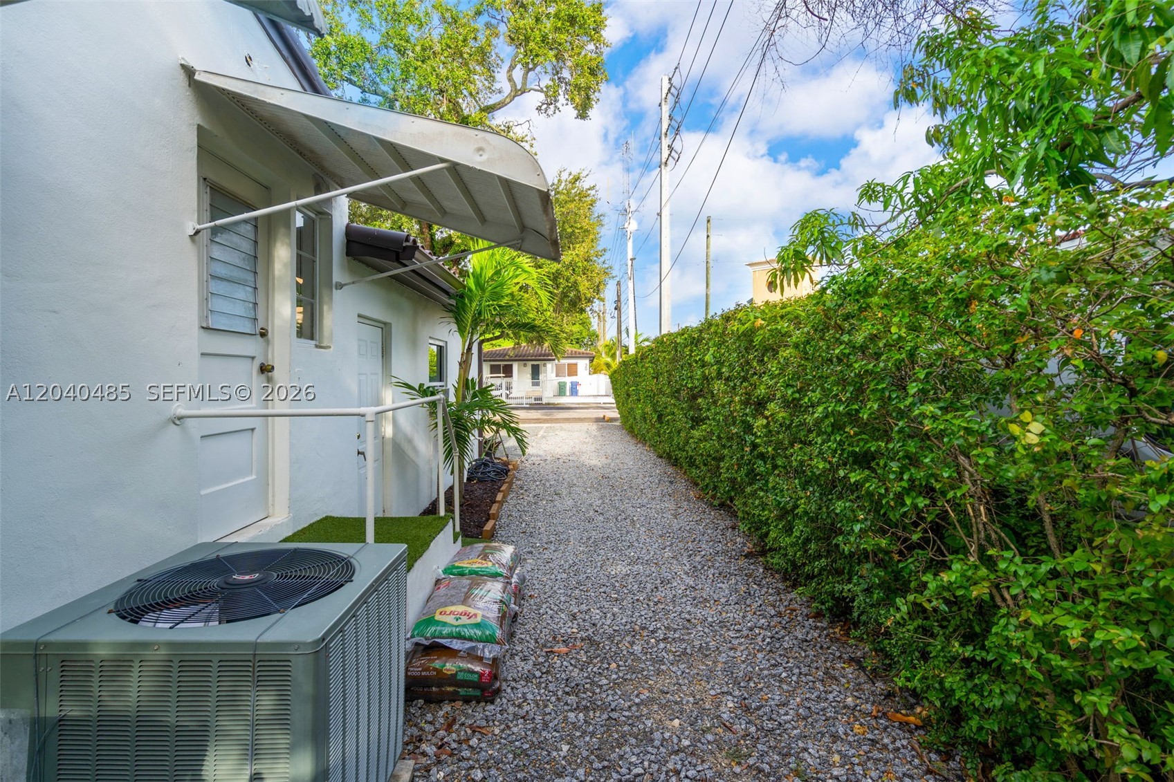 21 SW 59th Ave, Miami FL 33144