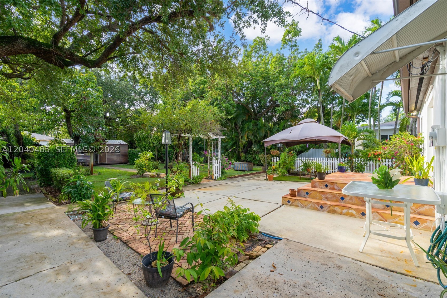 21 SW 59th Ave, Miami FL 33144