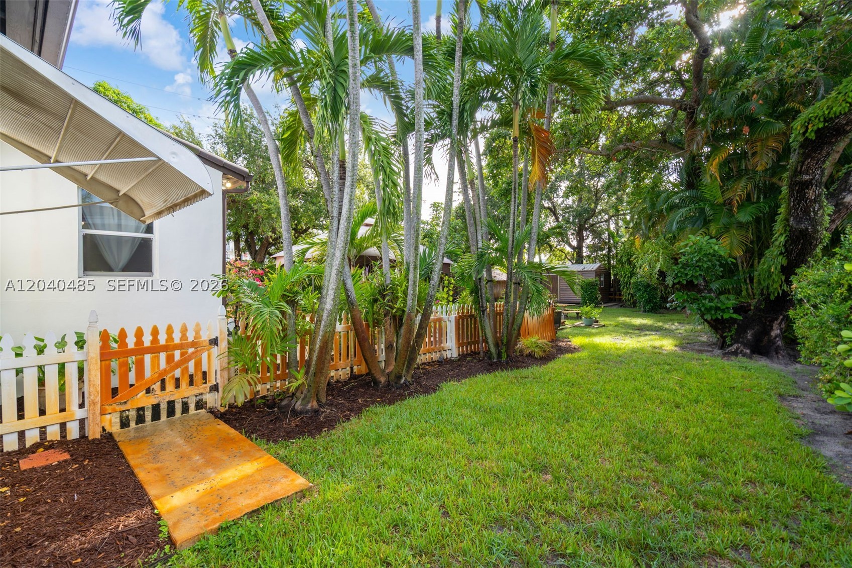 21 SW 59th Ave, Miami FL 33144