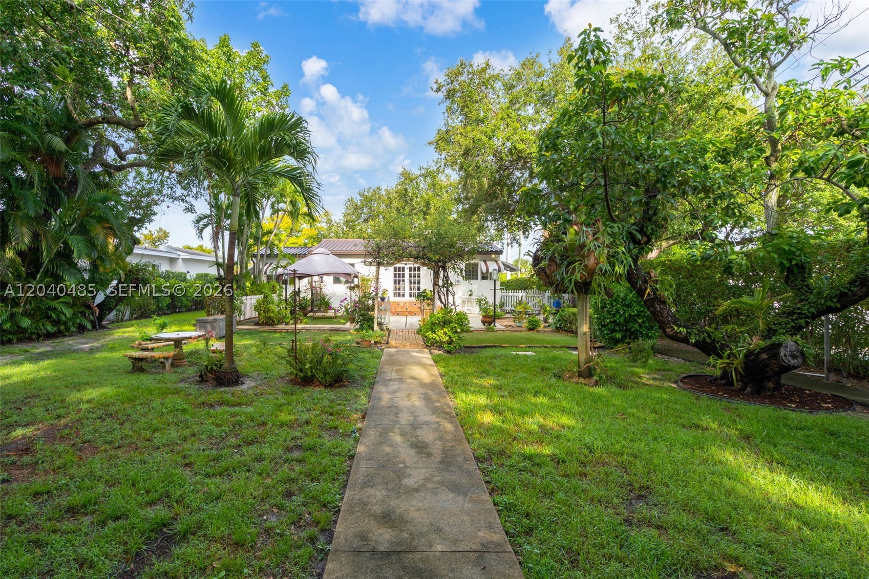 21 SW 59th Ave, Miami FL 33144