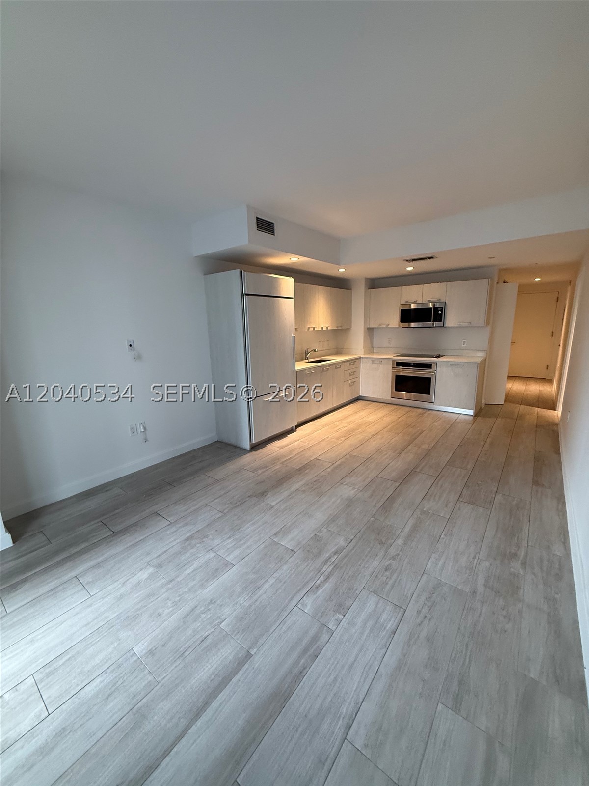 45 SW 9th St #1004, Miami FL 33130