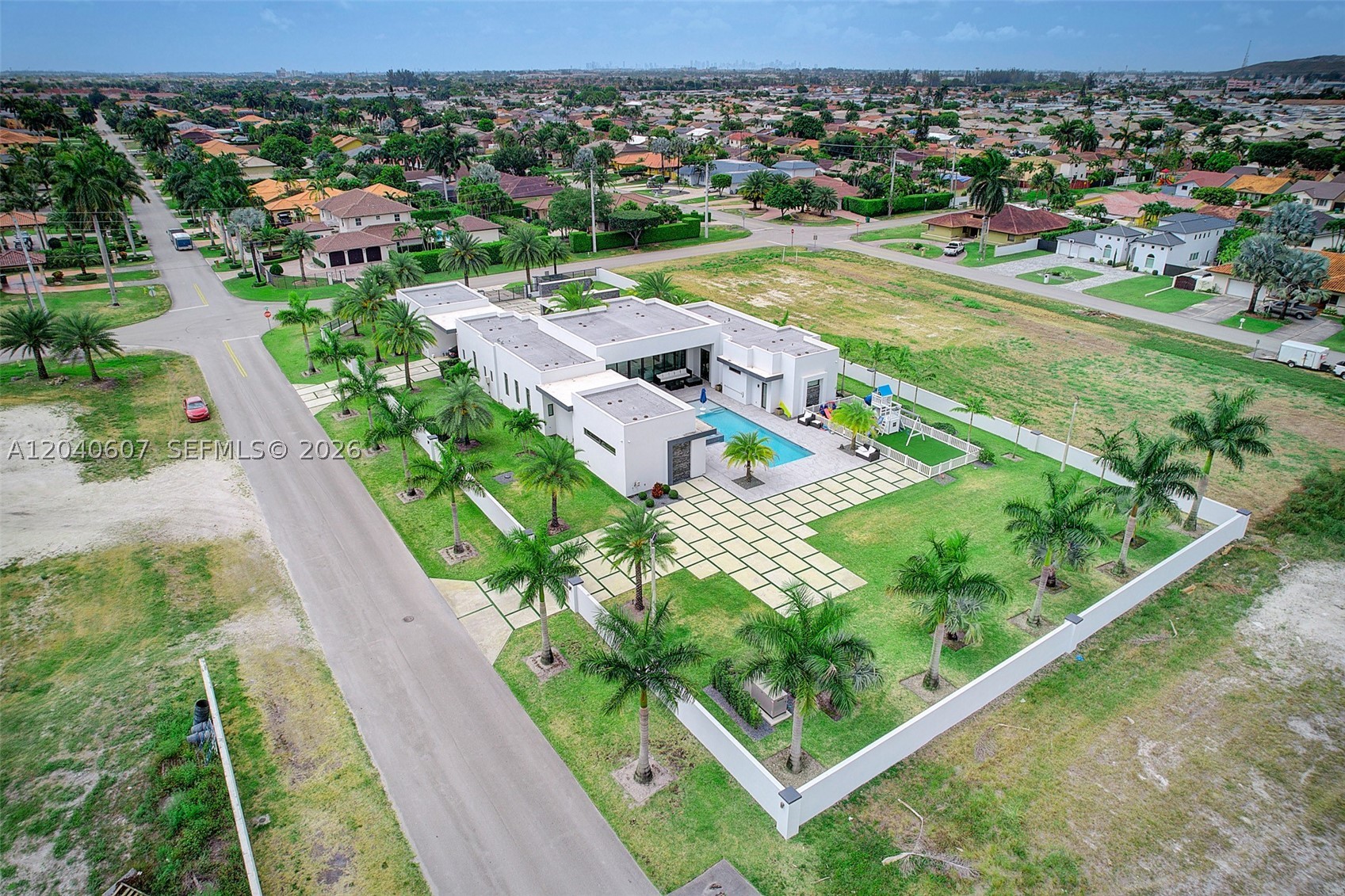 13052 NW 102nd Ave, Hialeah Gardens FL 33018