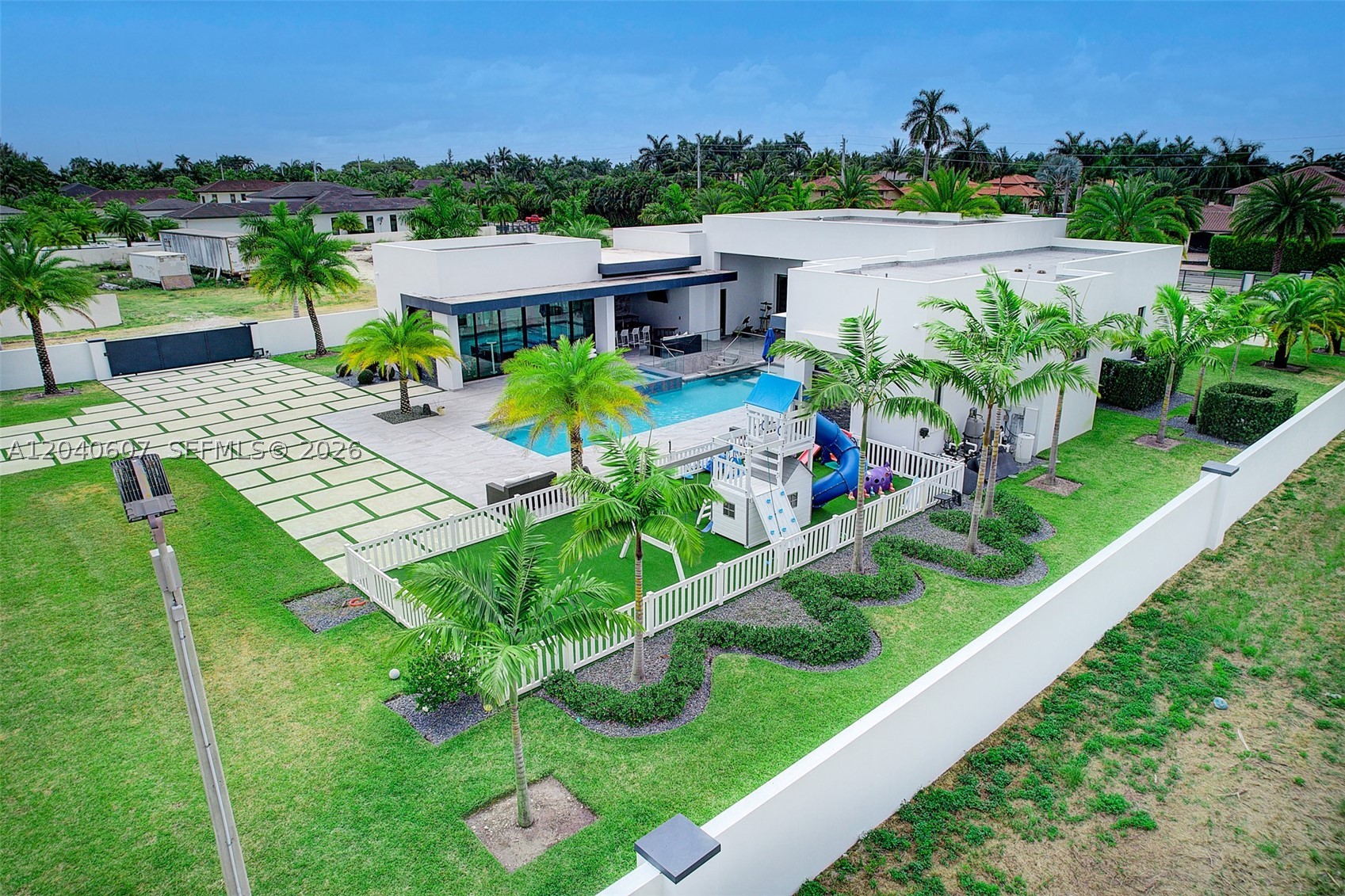 13052 NW 102nd Ave, Hialeah Gardens FL 33018