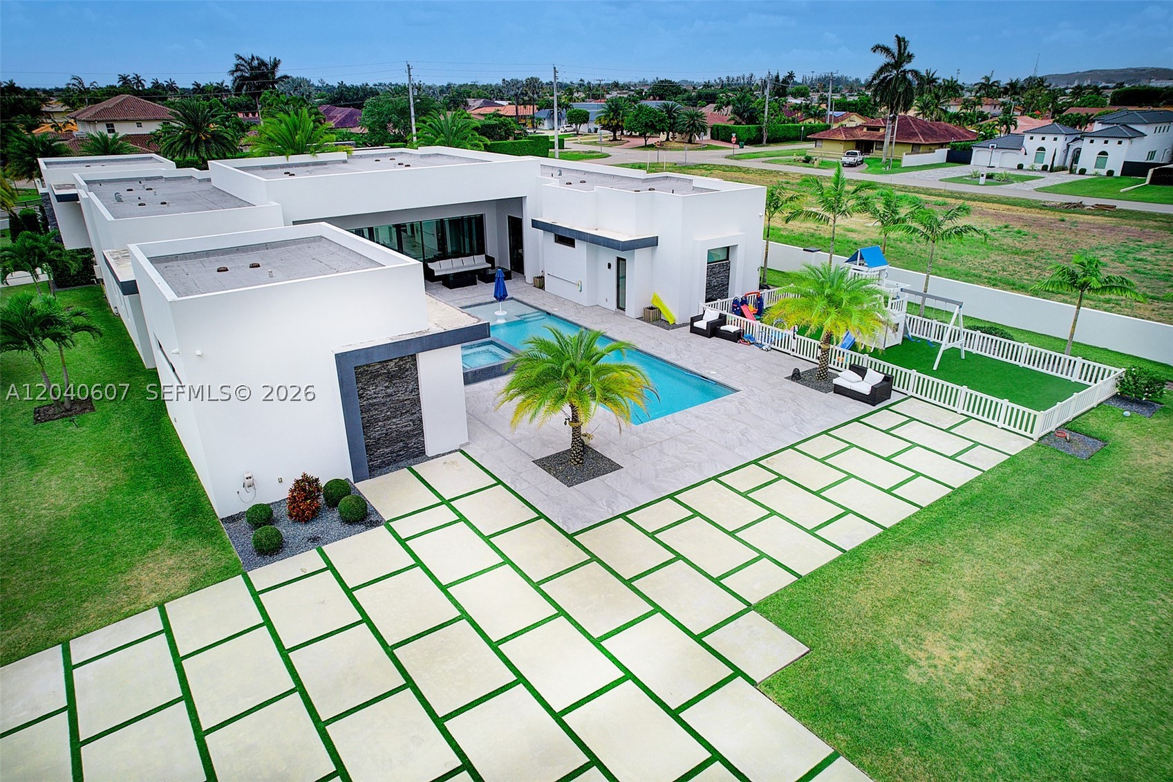 13052 NW 102nd Ave, Hialeah Gardens FL 33018