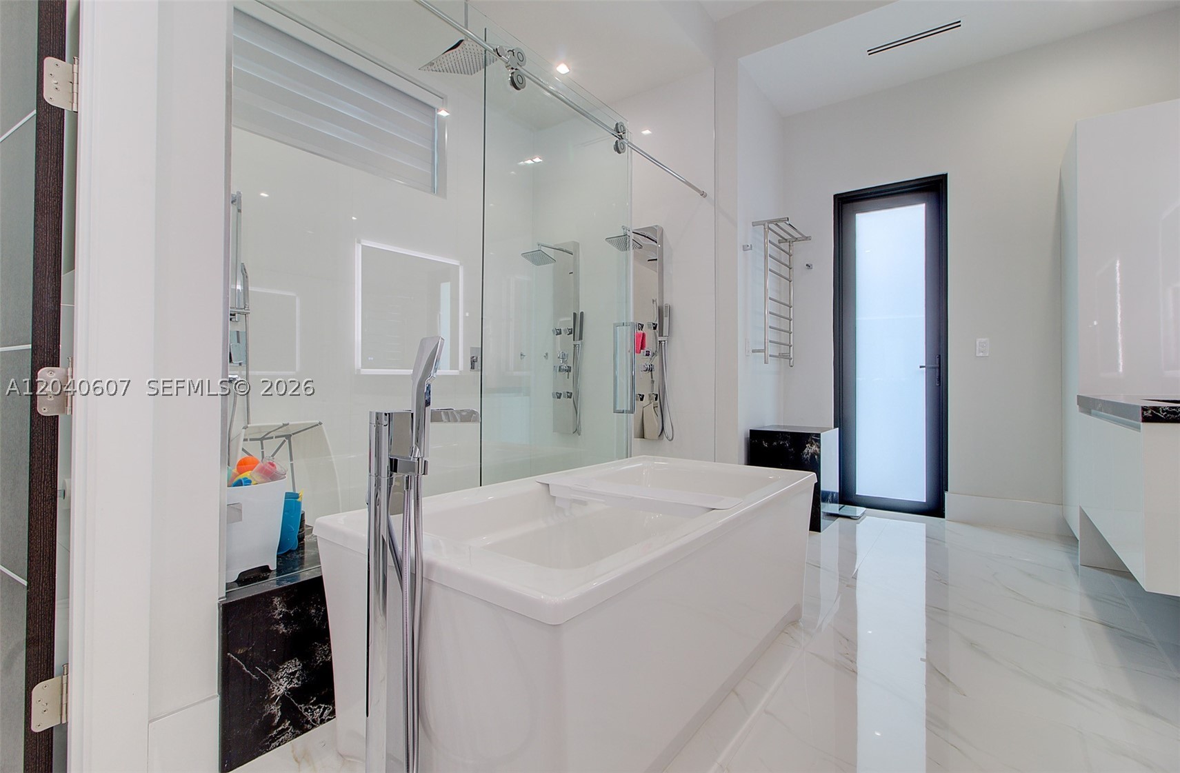 13052 NW 102nd Ave, Hialeah Gardens FL 33018
